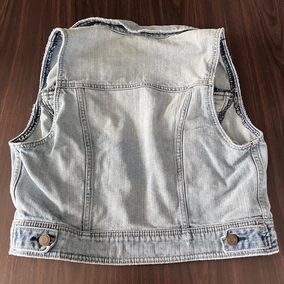 American Eagle Outfitters Light Blue Denim Vest - Picture 3 of 3